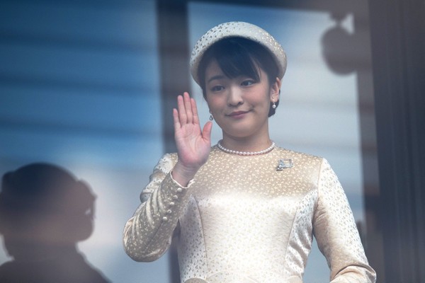 contioutra.com - Princesa japonesa abdica de bolsa realeza de 6,7 milhões para se casar com namorado da faculdade
