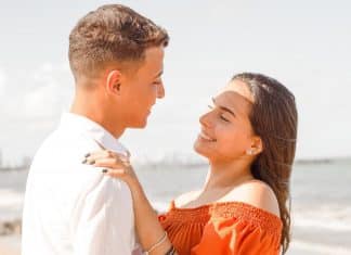 Gigantes mundiais da comunicação e relacionamentos na Web: Facebook, Tinder, Omegle