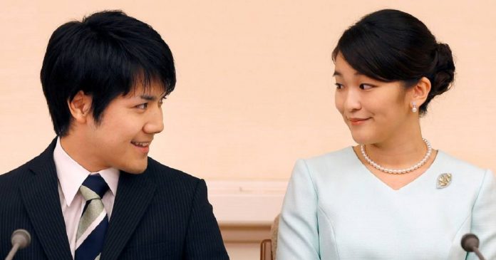 Princesa japonesa abdica de bolsa realeza de 6,7 milhões para se casar com namorado da faculdade