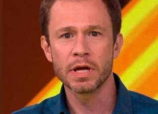 Tiago Leifert faz discurso emocionante ao revelar que deixará a Globo após 15 anos
