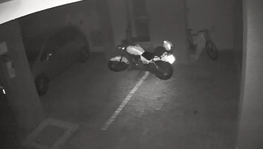 contioutra.com - Moto andando sozinha em estacionamento de Londrina aterroriza internautas; VEJA VÍDEO