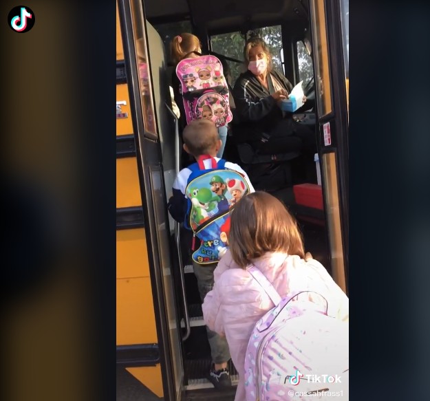 contioutra.com - 'Não grite com meus filhos hoje', pede mãe a motorista de ônibus, em vídeo que viralizou