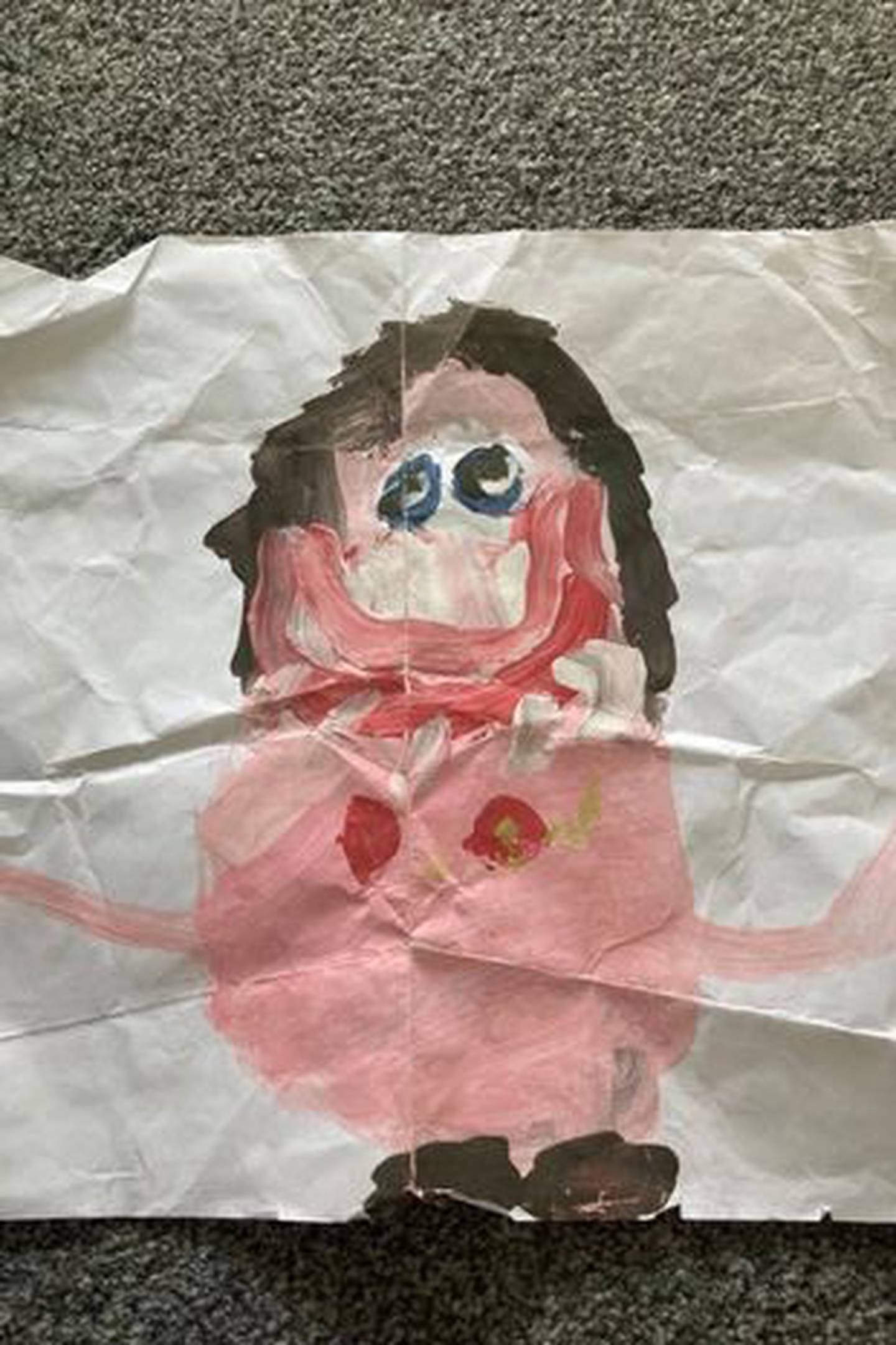 contioutra.com - Filho leva desenho da mãe nua para exposição na escola: ‘Queria que o chão me engolisse’