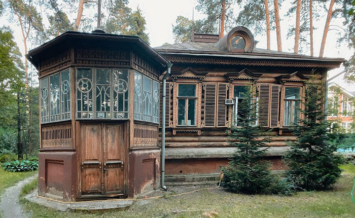 contioutra.com - Artista mostra como são lindas e mágicas as antigas casas de verão na Rússia