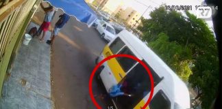 Vídeo mostra criança sendo arremessada de van escolar e atropelada no DF