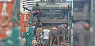 VÍDEO: Moradores de Fortaleza pegam restos de comida em caminhão de lixo