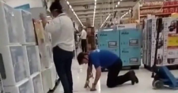 ‘Manda vir limpar’: vendedor do Carrefour é humilhado por gerente e vídeo viraliza