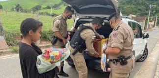 Menina pede ‘chinelo’ e ‘refrigerante’ em cartinha e policiais militares resolvem ajudar