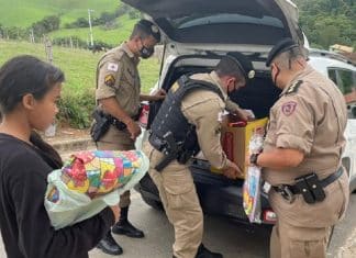 Menina pede ‘chinelo’ e ‘refrigerante’ em cartinha e policiais militares resolvem ajudar