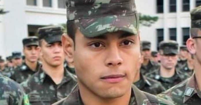 Pai percorre 1,4 mil km de bicicleta para ver filho se formar em academia do Exército