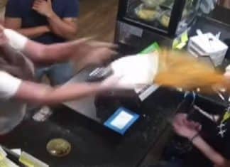 Câmera flagra cliente jogando sopa no rosto de funcionária de restaurante