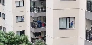 Vizinhos flagram criança pendurada em janela de edifício; veja o vídeo!