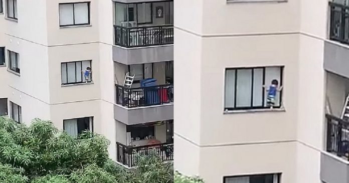 Vizinhos flagram criança pendurada em janela de edifício; veja o vídeo!