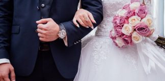 Fotógrafo se vinga apagando fotos de casamento após ser proibido de comer na festa