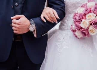 Fotógrafo se vinga apagando fotos de casamento após ser proibido de comer na festa