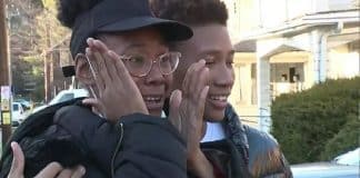 Cliente presenteia funcionária sem teto com uma casa mobiliada