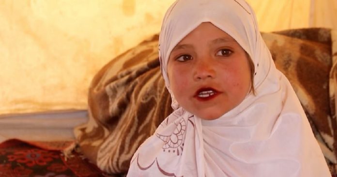 ONG resgata menina que foi vendida pelo pai e seria forçada a se casar aos 9 anos
