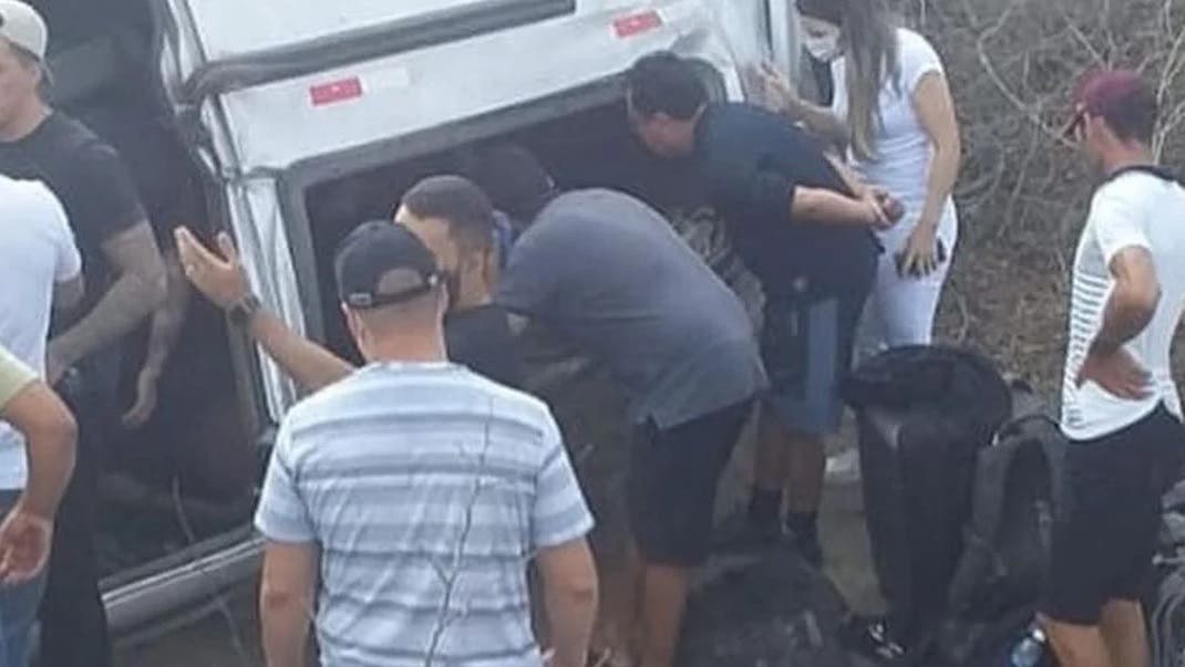 contioutra.com - Equipe de Gusttavo Lima sofre acidente de van após show