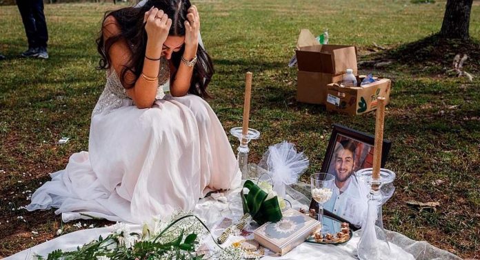 Noiva visita namorado no cemitério após perdê-lo 2 semanas antes do casamento