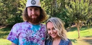 Homem perde a vida depois de bebê de 1 ano disparar arma carregada