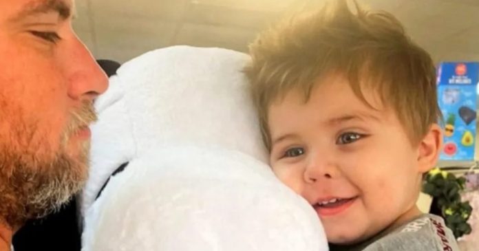 Garotinho de 2 anos salva de incêndio família que perdeu olfato por causa da Covid