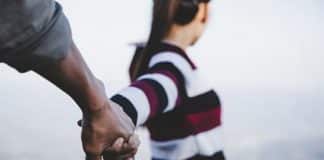 Homem que ganhou vários presentes de ex-namorada é condenado por estelionato sentimental Homem que ganhou vários presentes de ex-namorada é condenado por estelionato sentimental