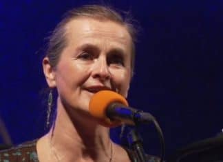 Cantora falece após se infectar com Covid propositalmente para ter passe livre sem vacina