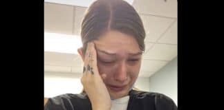 Mãe chora por ser obrigada a voltar ao trabalho 12 dias após dar à luz