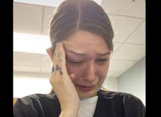 Mãe chora por ser obrigada a voltar ao trabalho 12 dias após dar à luz