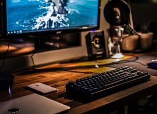 Jogos Virtuais Entretém Pessoas Durante o Vai e Vem das Restrições Sociais