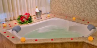 Homem quer processar hotel depois de esposa engravidar “sozinha” em banheira