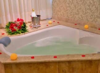 Homem quer processar hotel depois de esposa engravidar “sozinha” em banheira