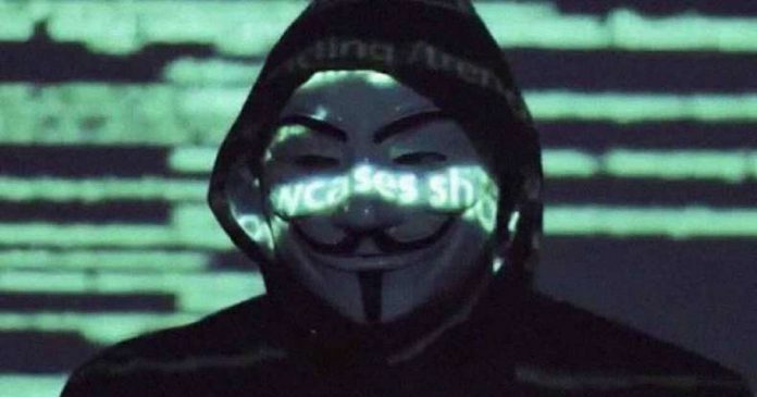 Anonymous declara guerra cibernética contra governo russo e tira do ar site de notícias pró-Kremlin