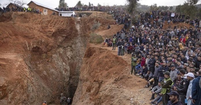 Criança de 5 anos é retirada de poço de 32 metros no Marrocos, mas falece antes do resgate