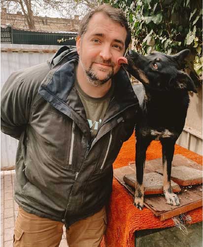 contioutra.com - Casal de veterinários oferece abrigo a cães deixados para trás na Ucrânia