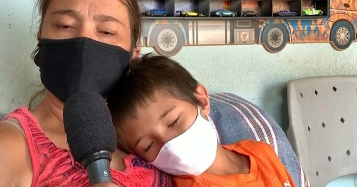 Garotinho de 11 anos salva mãe diabética fazendo primeiros socorros sozinho