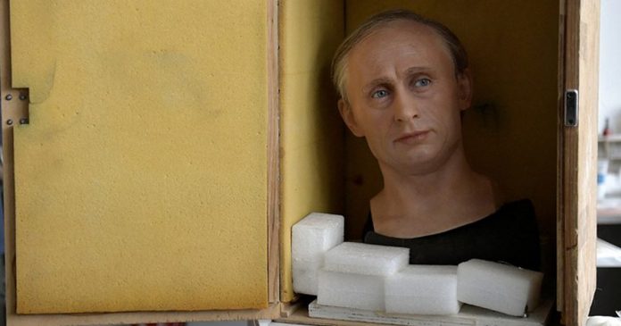 Museu de cera francês retira estátua de Putin em protesto contra presidente russo