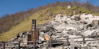 Rocha lendária se rompe no Japão e pode ter libertado ‘entidade maligna’; japoneses falam em ‘fim do mundo’ Rocha lendária se rompe no Japão e pode ter libertado ‘entidade maligna’; japoneses falam em ‘fim do mundo’