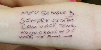 Jovem tatua bilhete deixado pelo pai antes de falecer por Covid-19: ‘sempre estarei com você’