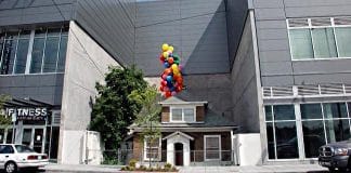 Idosa recusa oferta milionária pela sua casa e shopping é construído em torno de sua propriedade