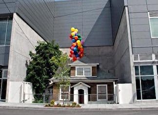 Idosa recusa oferta milionária pela sua casa e shopping é construído em torno de sua propriedade