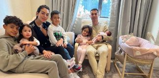 Após perda de bebê, Cristiano Ronaldo posa com esposa e nova filha em casa