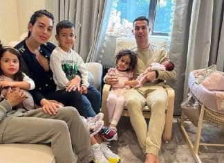 Após perda de bebê, Cristiano Ronaldo posa com esposa e nova filha em casa