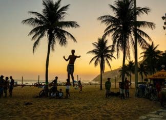 Quais são as pousadas mais próximas da praia em Caraguatatuba?