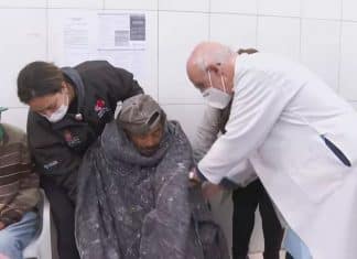 Padre Júlio Lancellotti não segura as lágrimas ao atender morador de rua com hipotermia