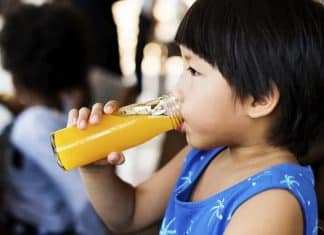 Garotinho passa 66 dias sozinho após pais ficarem presos em lockdown em outra cidade