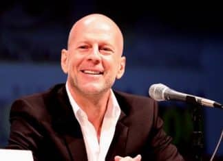 Bruce Willis é fotografado pela primeira vez depois de anunciar doença e aposentadoria