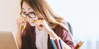 Ansiedade: ela nos faz comer muito, falar demais e deixa os nervos à flor da pele Ansiedade: ela nos faz comer muito, falar demais e deixa os nervos à flor da pele