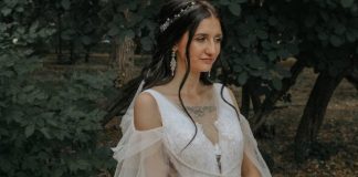 Noiva expulsa melhor amiga do casamento por usar vestido branco e véu
