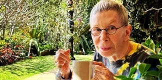 Rita Lee é novamente fotografada pelo marido após remissão do câncer: “Sextou”